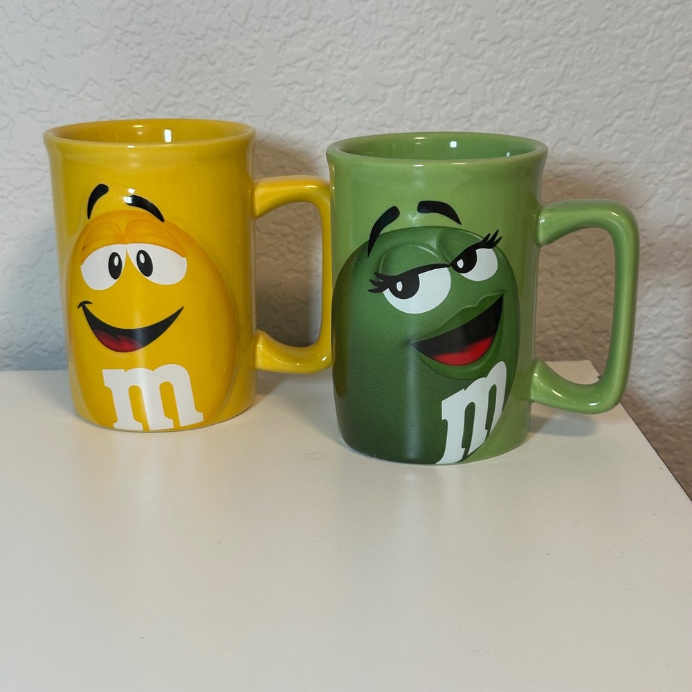 M&M's World Coffee Mugs Unisex OS Yellow Green Character Ceramic 2012 Set of 2